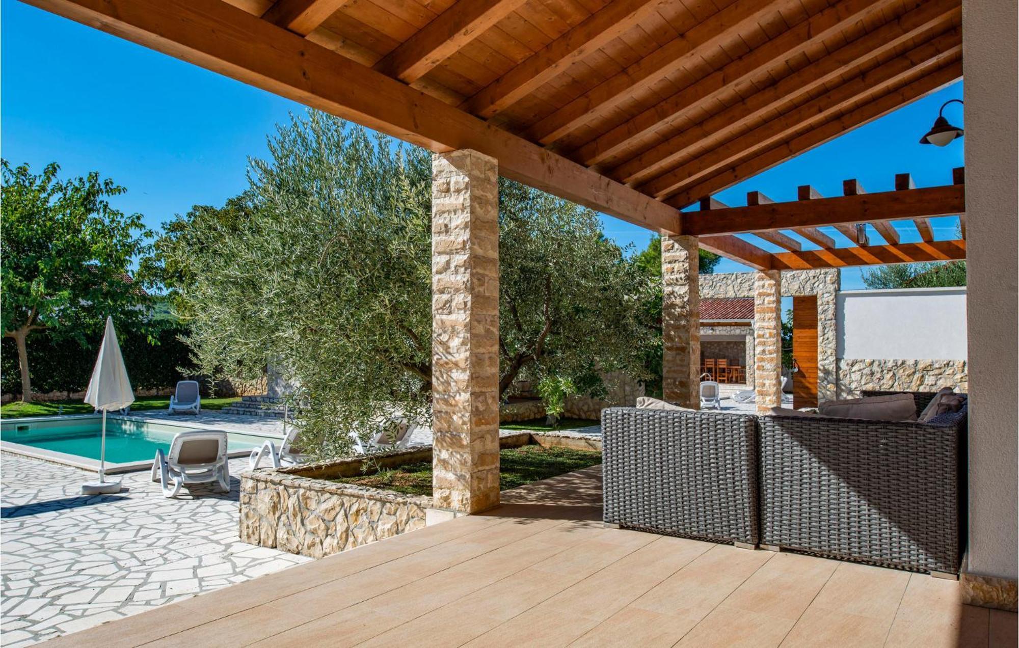 Lovely Home In Sibenik With Wifi Extérieur photo