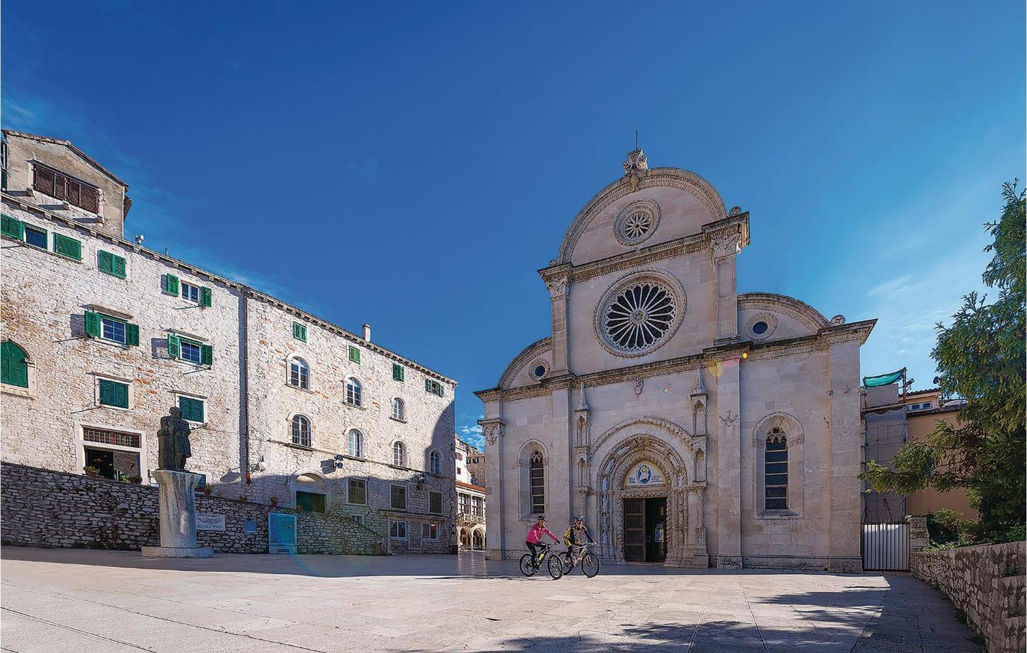 Lovely Home In Sibenik With Wifi Extérieur photo